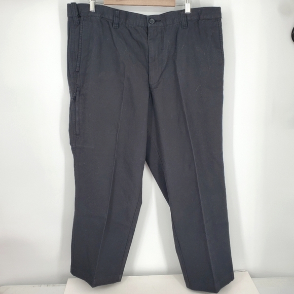 Dockers D3 Classic Fit Size 42x32 Mens Pleated Signature Khaki Pants Black